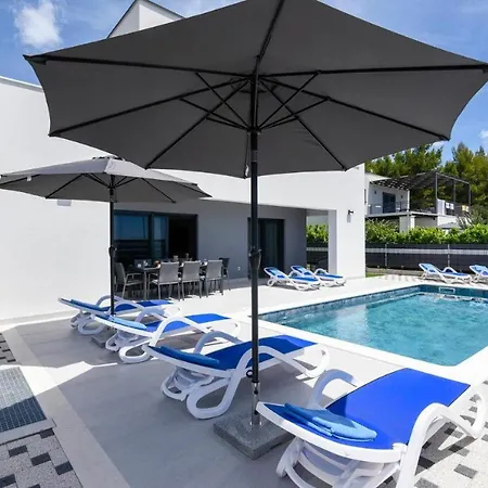 Сasa de vacaciones Holiday 5228-1 For 10 Pers In *